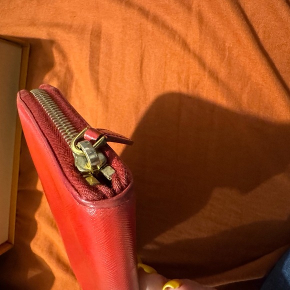 Prada Red Wallet with Bow Accent - Picture 4 of 9